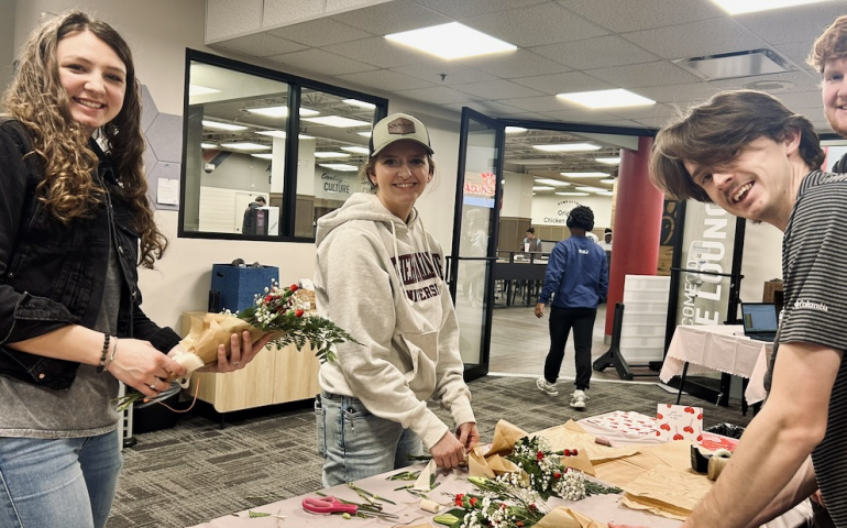 Valentine’s Commuter Connections Through Build a Bouquet Event